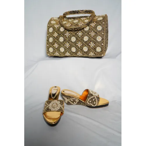 LADIES PURCES AND FOOTWEAR 25